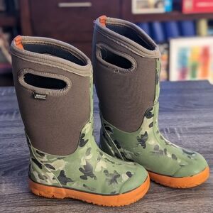 Kids Insulated Bogs Size 12